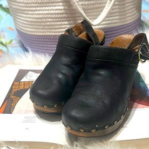 Dansko Womens Sassy Heel Clogs